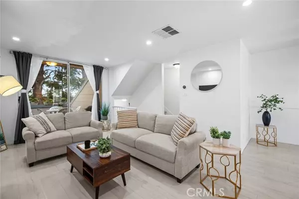 Chatsworth (los Angeles), CA 91311,9901 Independence Avenue #D