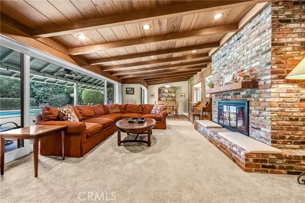 Northridge (los Angeles), CA 91325,17300 Sunburst