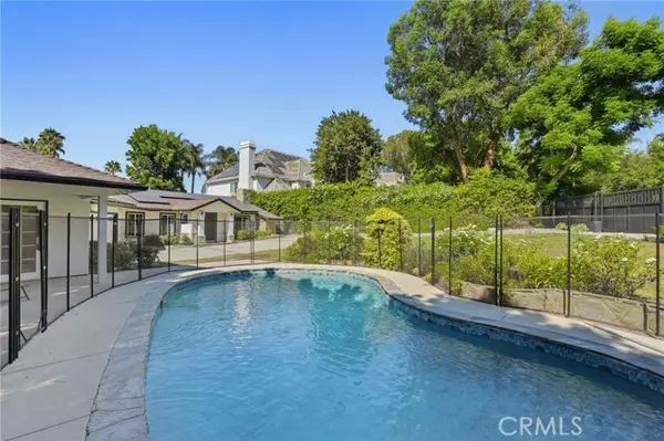 Tarzana (los Angeles), CA 91356,18433 Tarzana Drive