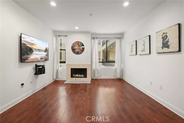 North Hollywood (los Angeles), CA 91605,6938 Laurel Canyon #204