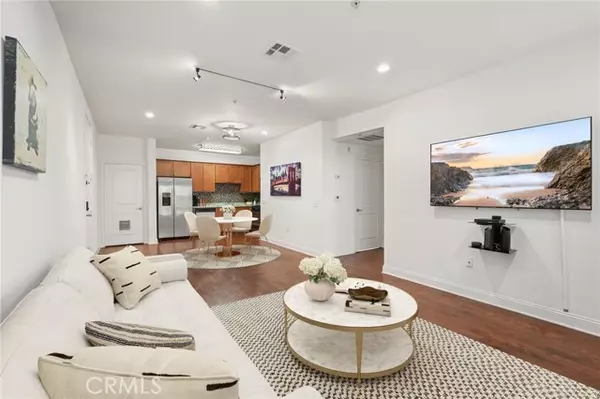 North Hollywood (los Angeles), CA 91605,6938 Laurel Canyon #204