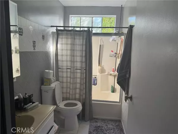 Reseda (los Angeles), CA 91335,6839 Geyser Avenue