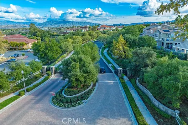 Valencia (santa Clarita), CA 91381,26524 Valley Oak Lane