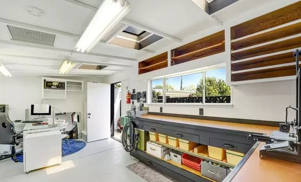 Los Angeles, CA 91406,6409 Graves Avenue