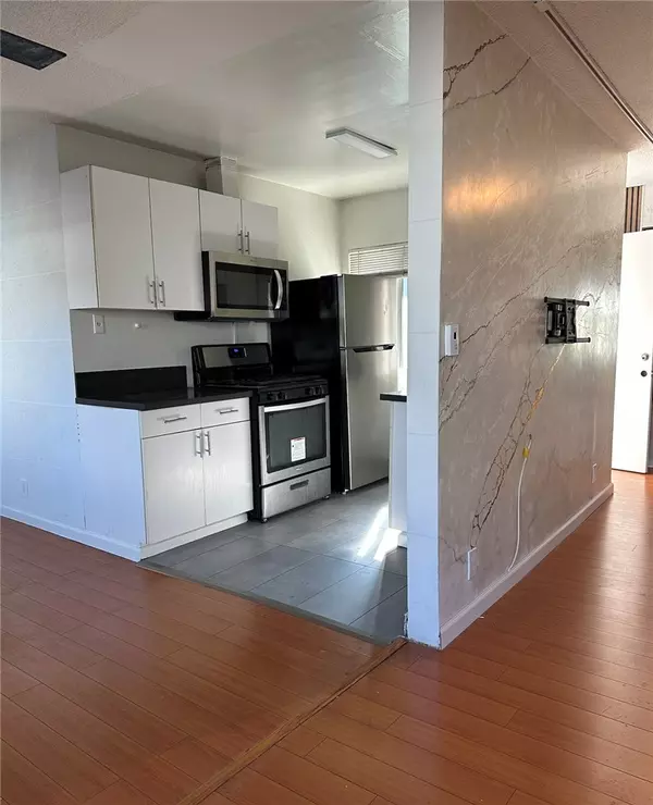 Los Angeles, CA 90028,6643 De Longpre #5