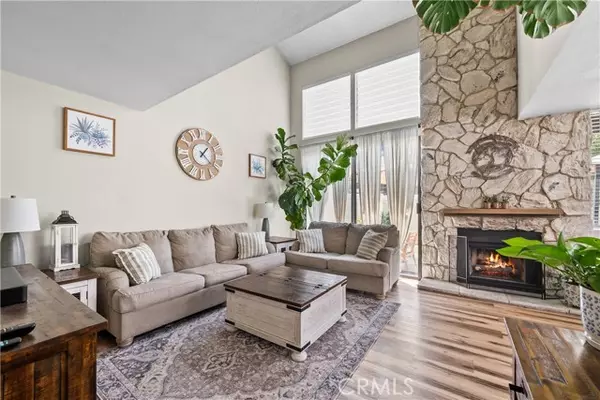 Newhall (santa Clarita), CA 91321,20931 Judah Lane #35