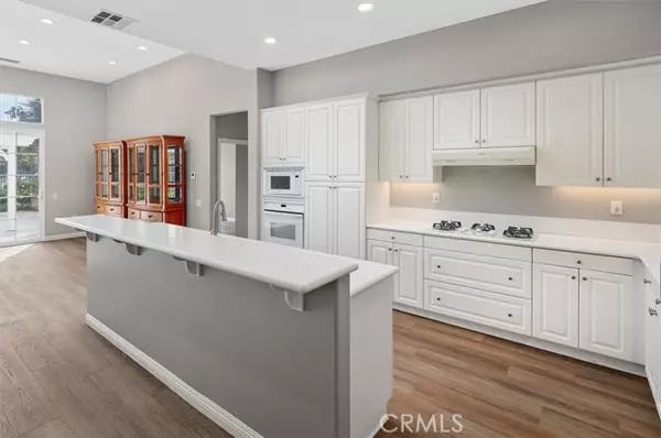 Valencia (santa Clarita), CA 91354,23705 Western Cedar Court