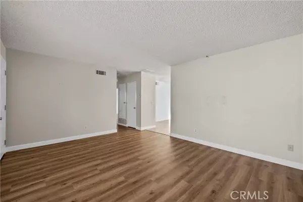 Canyon Country (santa Clarita), CA 91387,30008 Abelia