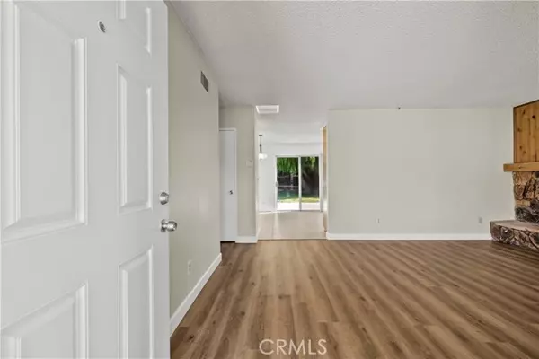 Canyon Country (santa Clarita), CA 91387,30008 Abelia