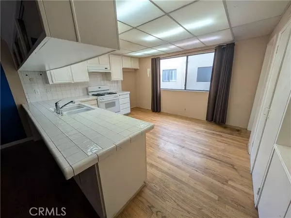 Tarzana (los Angeles), CA 91356,18403 Collins