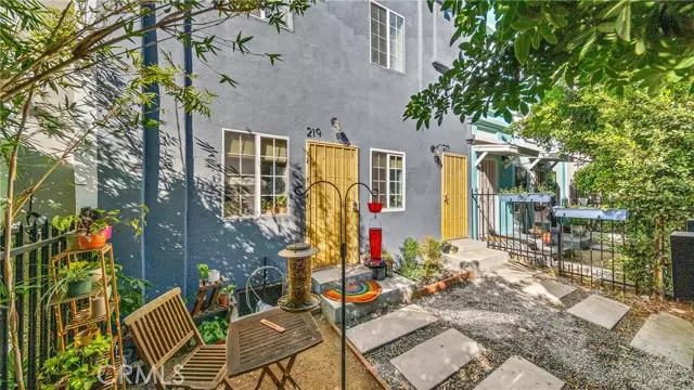 Los Angeles, CA 90026,217 Columbia Place