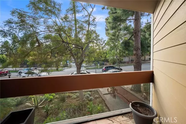 Los Angeles, CA 90049,750 S Bundy #108