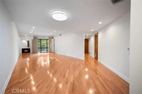 Los Angeles, CA 90049,750 S Bundy #108