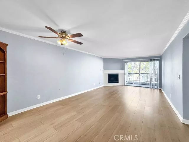 Woodland Hills (los Angeles), CA 91367,5500 Owensmouth #204