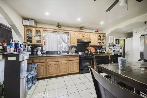 San Fernando, CA 91340,907 5th Street