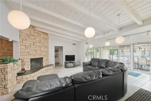 Woodland Hills (los Angeles), CA 91364,19732 Henshaw