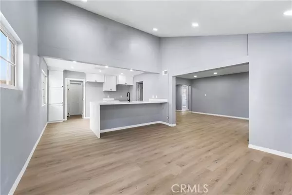 Valley Village, CA 91607,5651 Radford