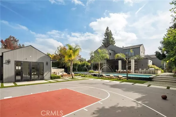 Woodland Hills (los Angeles), CA 91364,20511 Wells Drive