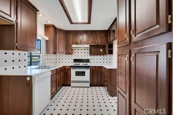 Corona, CA 92882,1440 fox run