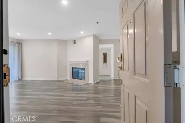 5744 Oak Bend Lane #203, Oak Park, CA 91377