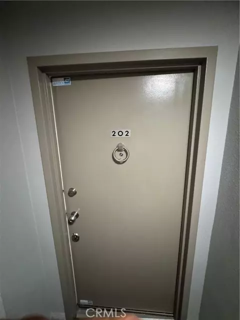 West Hollywood, CA 90069,8535 W West Knoll #202