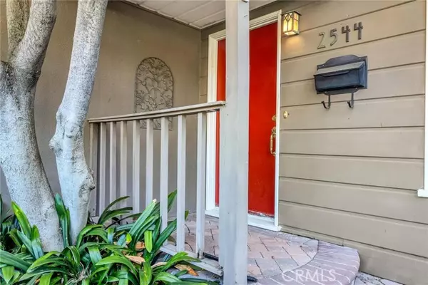 Montrose, CA 91020,2544 Evelyn Street