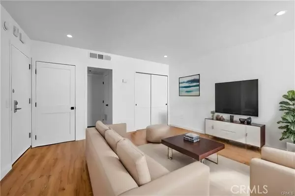 Los Angeles, CA 90046,7250 Franklin #406