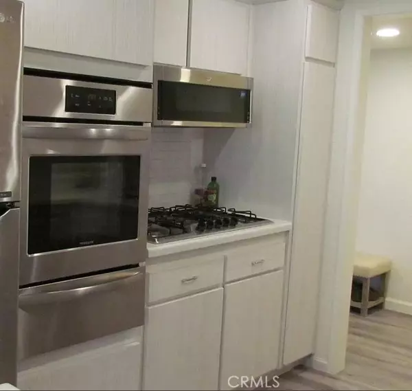 Woodland Hills (los Angeles), CA 91364,22041 Costanso #103