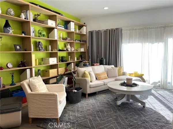 Woodland Hills (los Angeles), CA 91367,20800 Clark Street