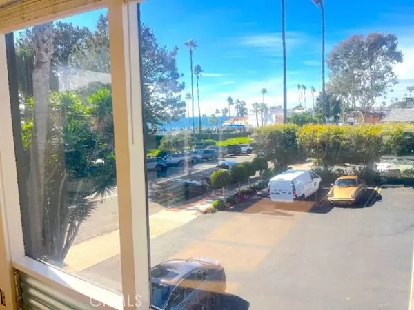 Laguna Beach, CA 92651,250 Cliff Drive #14