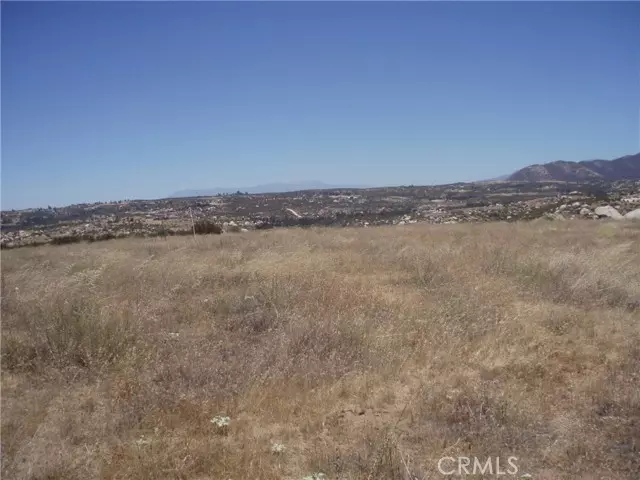 6 Avenida Sierra Rojo, Hemet, CA 92544