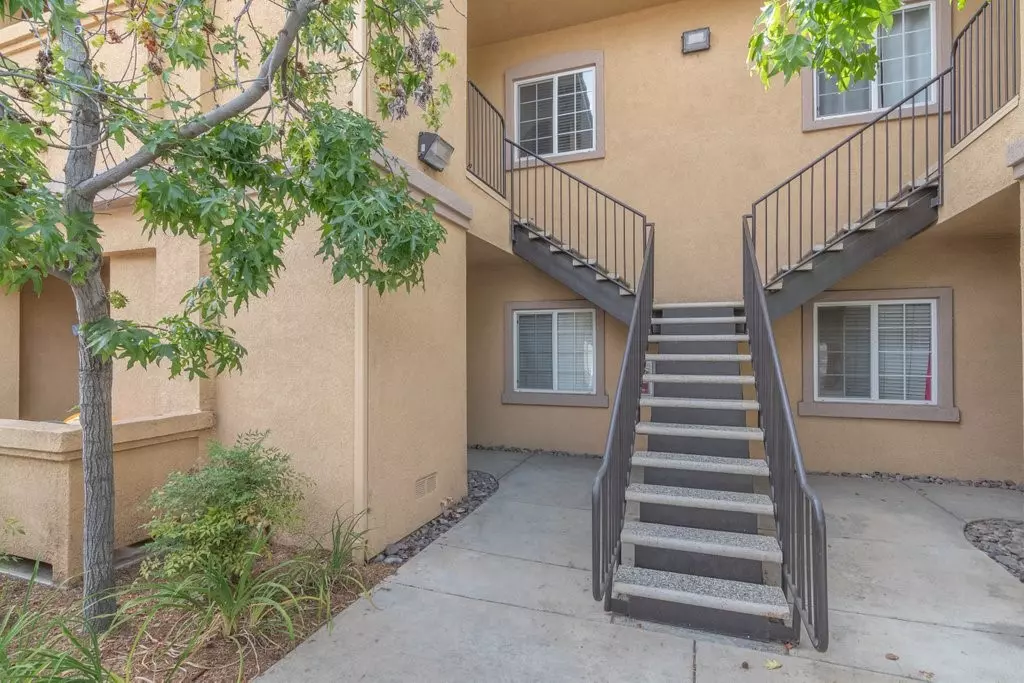 Murrieta, CA 92562,41410 Juniper Street #323