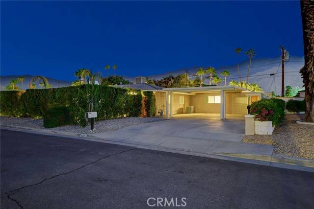 657 S Mountain View Drive, Palm Springs, CA 92264