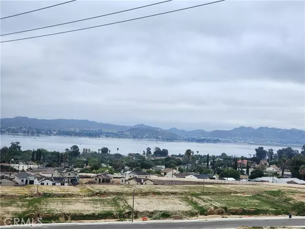 30 Lakeview, Lake Elsinore, CA 92530