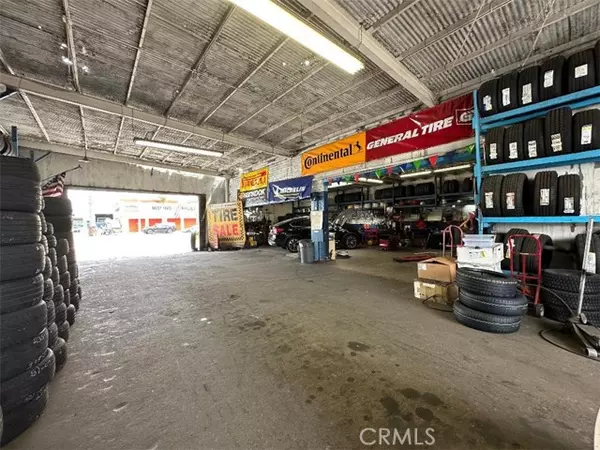 Inglewood, CA 90301,949 S La Brea Avenue