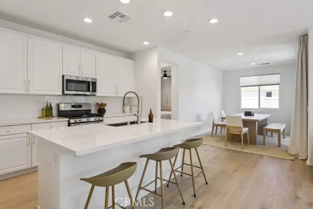 Hemet, CA 92543,489 Berrybush Street