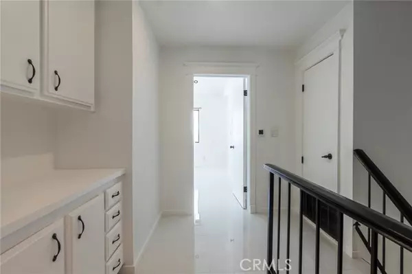 Chatsworth (los Angeles), CA 91311,21137 Lassen Street #5