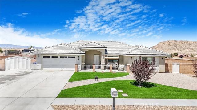 17993 Mondamon Road, Apple Valley, CA 92307