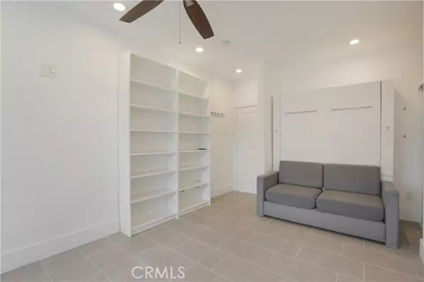 Long Beach, CA 90802,354 Chestnut Avenue #33