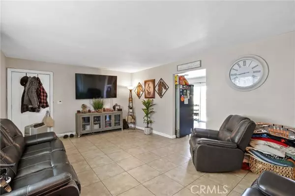 San Jacinto, CA 92583,563 W Main Street