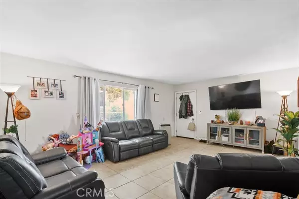 San Jacinto, CA 92583,563 W Main Street