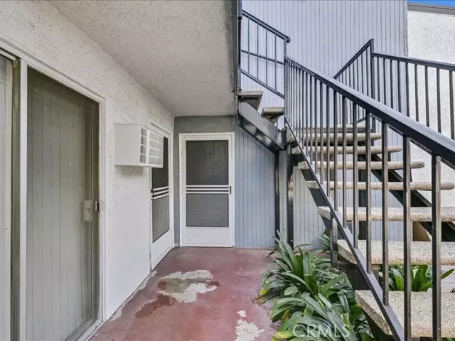 Los Angeles, CA 90065,3030 Valle Vista Drive #27