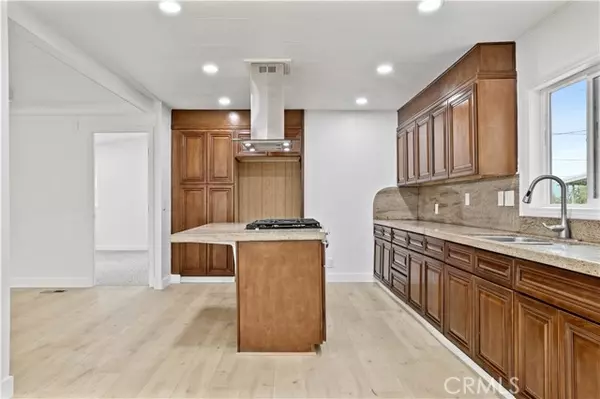 Lake Elsinore, CA 92530,32549 Crescent