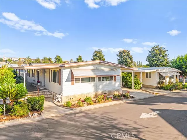 Yorba Linda, CA 92886,3738 LAKE SIDE #75