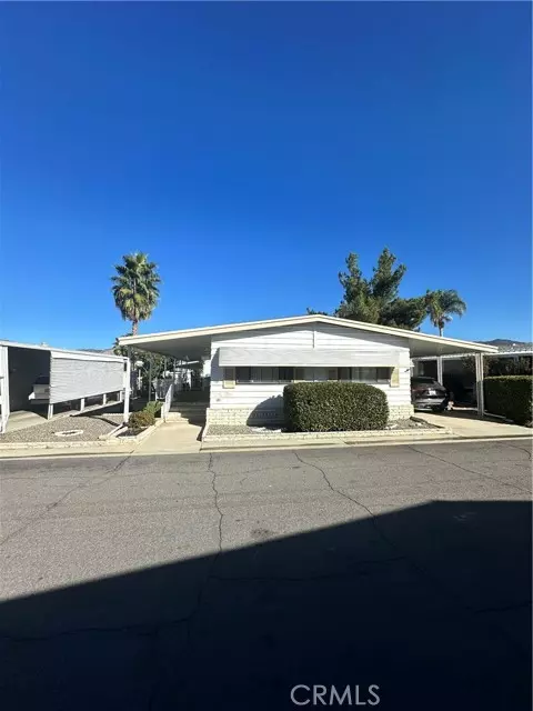 Hemet, CA 92544,881 N Lake #301