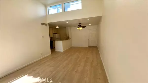 Tarzana (los Angeles), CA 91356,18645 Hatteras #208