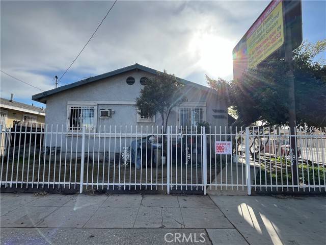 8870 S Figueroa Street, Los Angeles, CA 90003