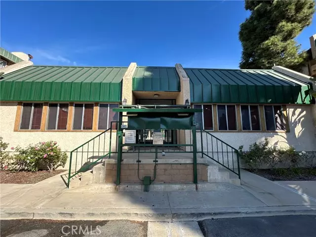 Lakewood, CA 90715,12121 Centralia Street #305