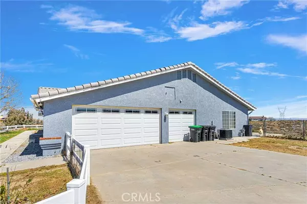 Oak Hills, CA 92344,10187 Mesquite Street