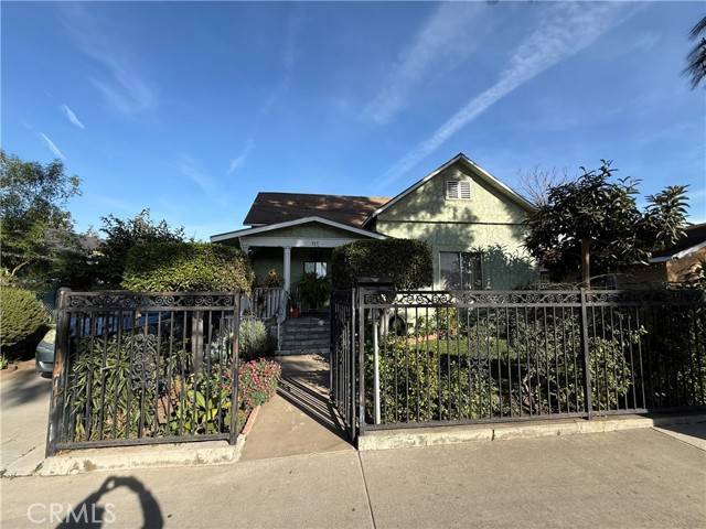 925 W Pine Street, Santa Ana, CA 92703